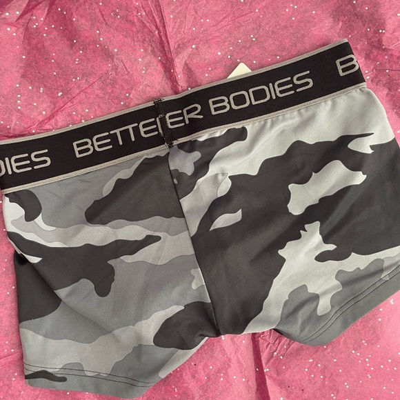 ⬇️PRICE DROP⬇️ 
NWT- Better Bodies camo shorts (Medium) - Picture 3 of 4